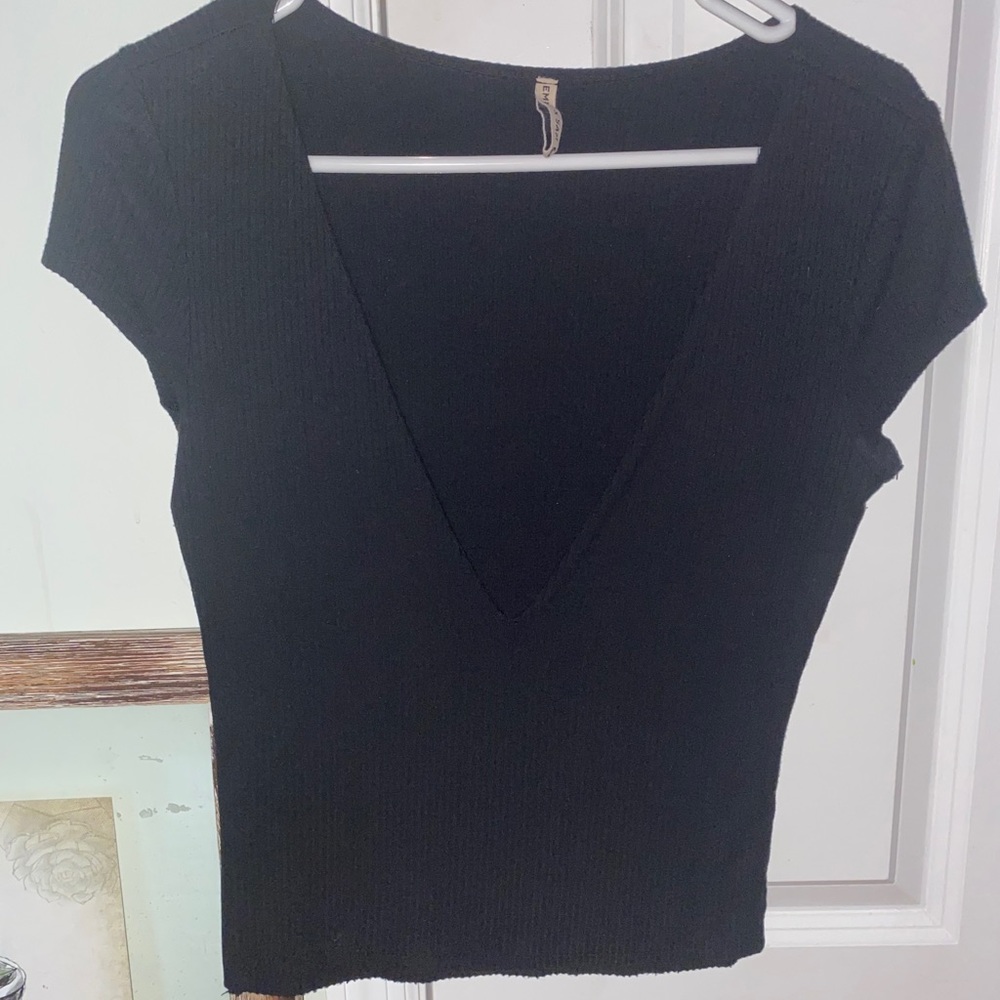 Black low V top